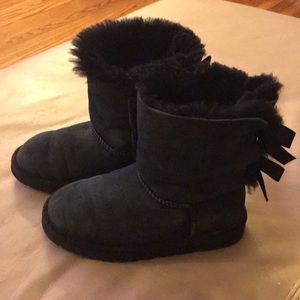 Authentic Used UGGs Bailey Bow Black size 13 kids